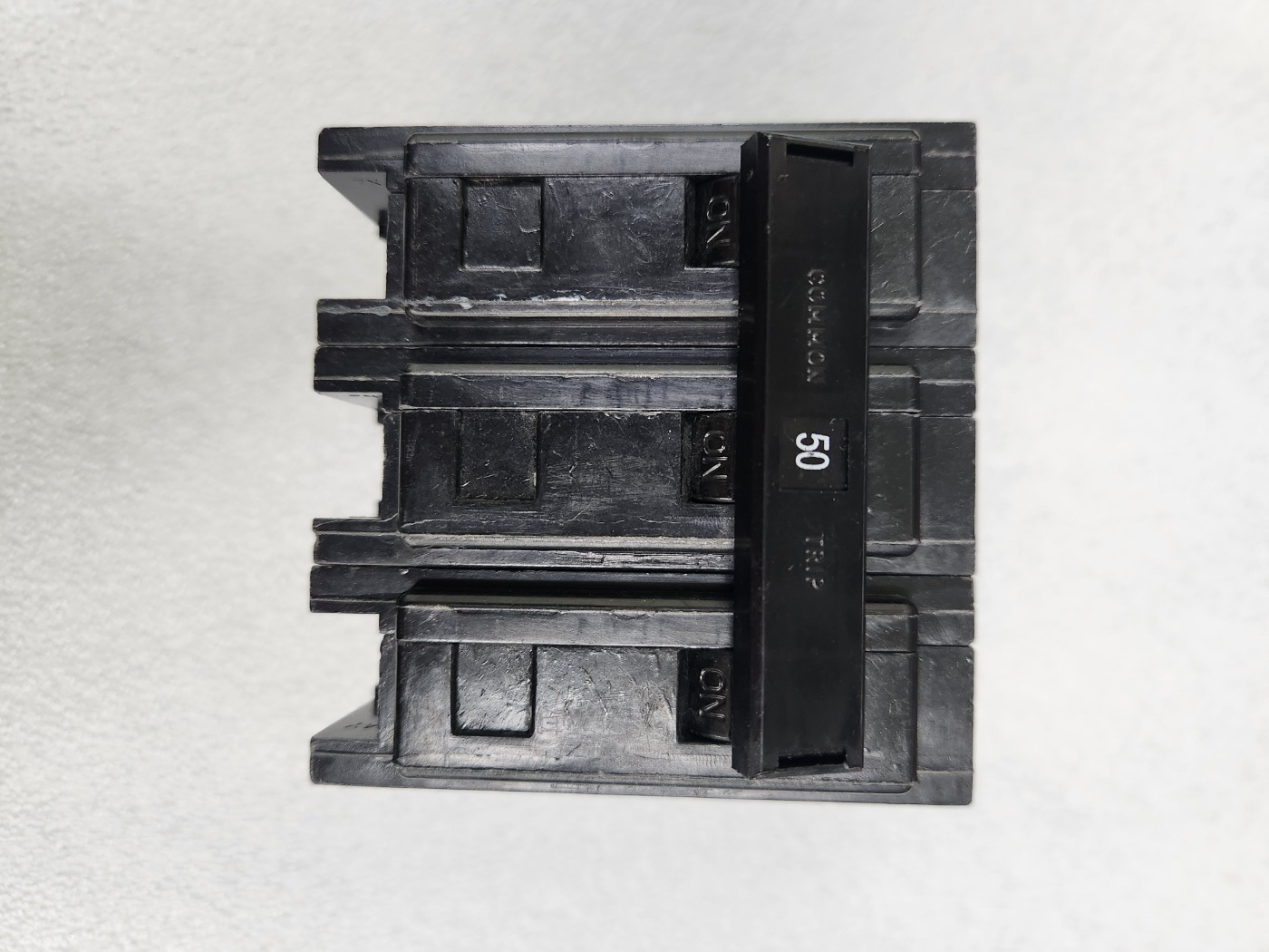 0680-01219 CB MAG 3P 240V...
